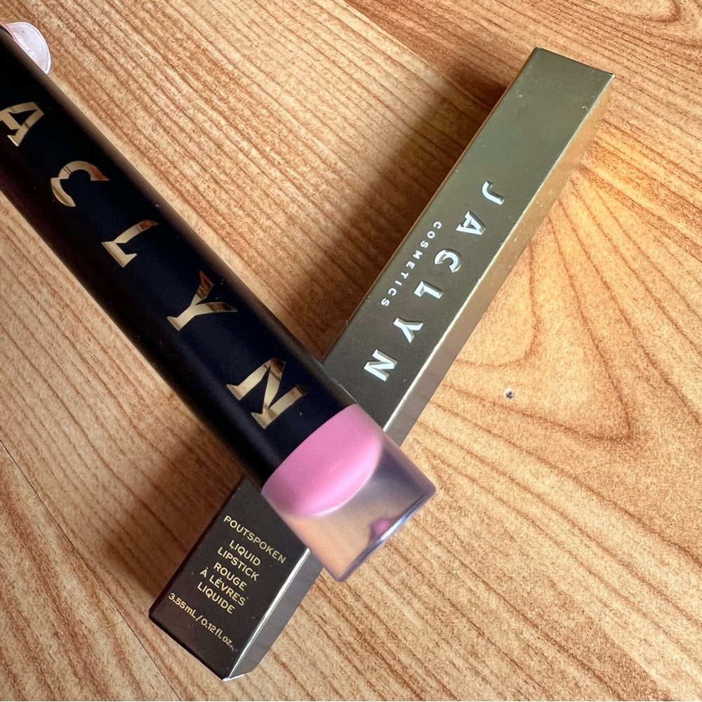 Jaclyn set of liquid lipstick and lip pencil - Picture 3 of 7